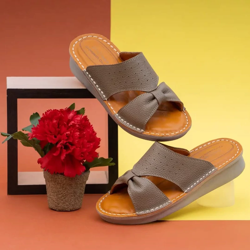 صندل زنانه تمام چرم طبی برند دکتر حس