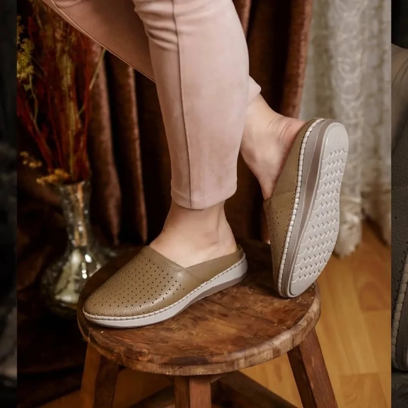 صندل دمپایی زنانه جلو بسته تمام چرم طبی دور دوخت