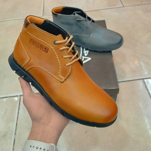 نیم بوت چرم کاترپیلار زیره لاستیک در دورنگ طوسی عسلی خاص