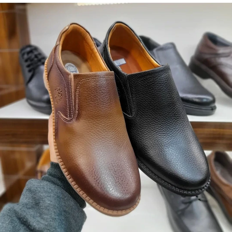 کفش مردانه تمام چرم سبک طبی راحتی 40الی44 در دورنگ مشکی عسلی