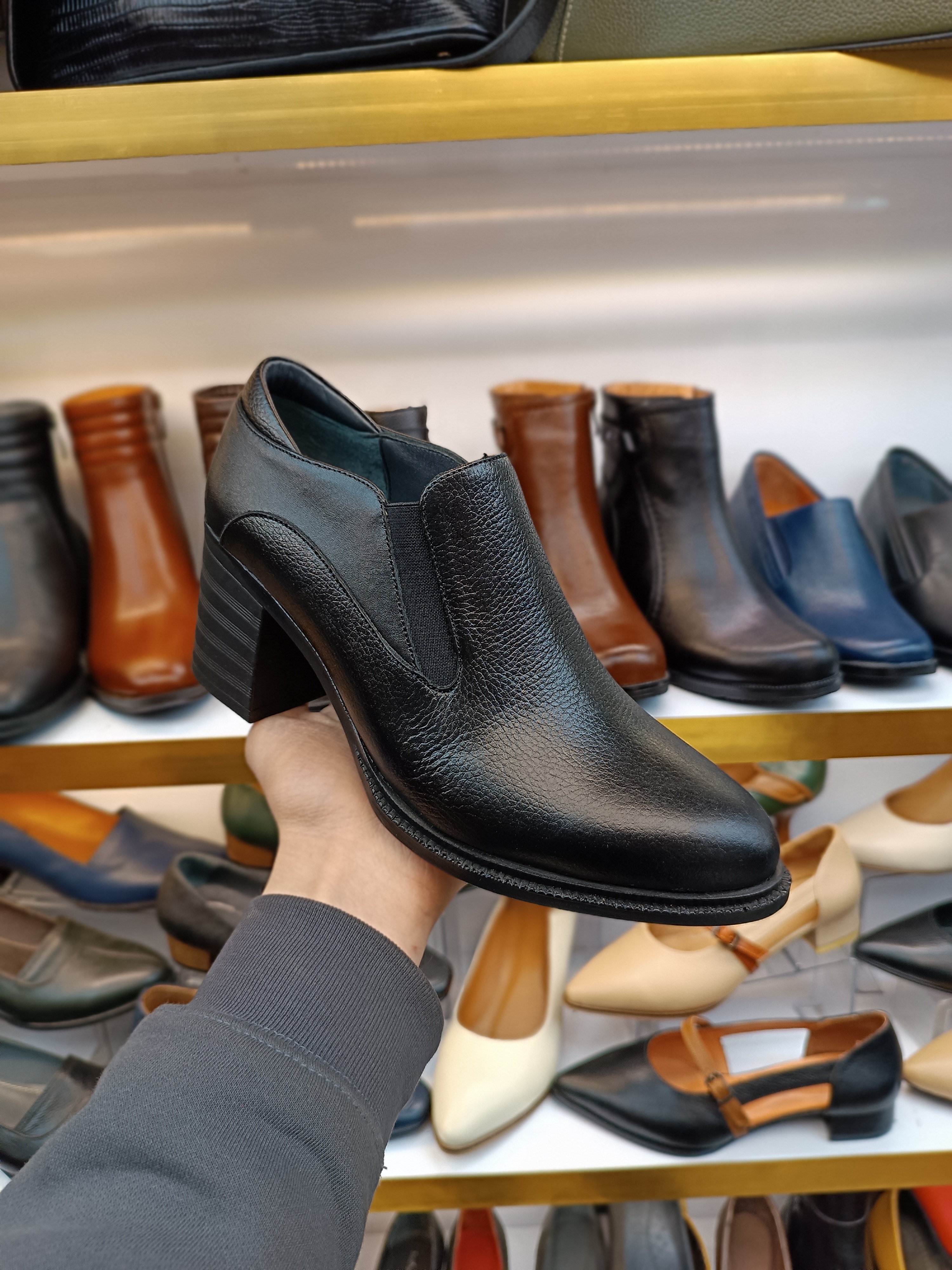 کفش زنانه تمام چرم پاشنه دار مدل جدید کد ۶۵۲