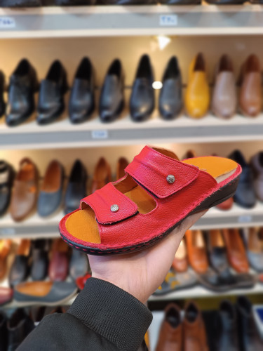 دمپایی و صندل زنانه تمام چرم طبیعی مدل جدید چسبی کد ۶۷۲