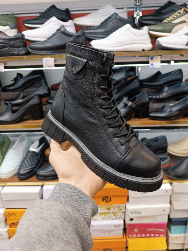 پوتین و نیم بوت زنانه چرم طبیعی گاوی با زیره لاستیک کد ۶۷۸