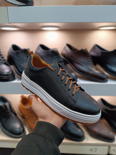 کفش اسپرت مردانه تمام چرم زیر اکیپ بسیار با دوام کد ۶۸۵